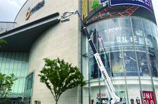 上海復(fù)地活力城采購Palazzani帕拉沙尼32米蜘蛛車